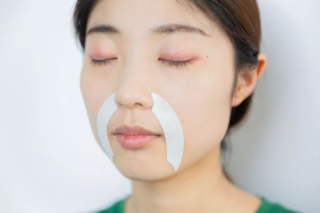 三十岁就有眉间纹法令纹怎么办,30岁法令纹眉心纹深