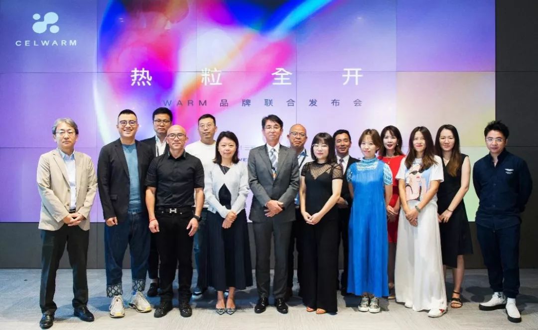 天猫品牌联合,亮点国际羽绒服旗舰店