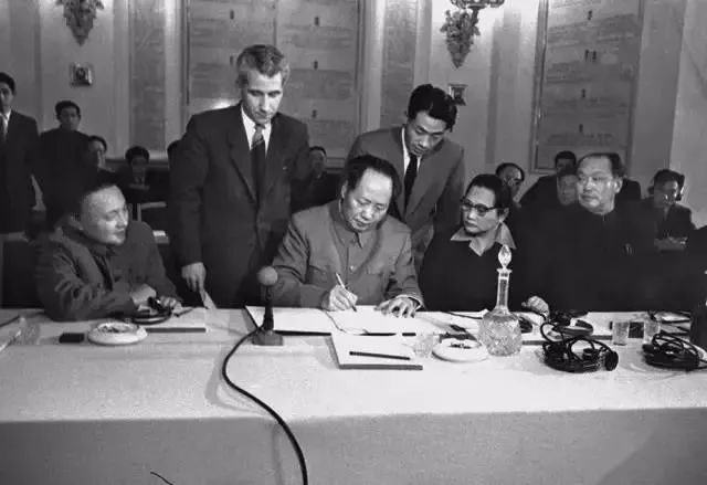 青看点||今天他115岁了，*小平邓**人生的40个瞬间