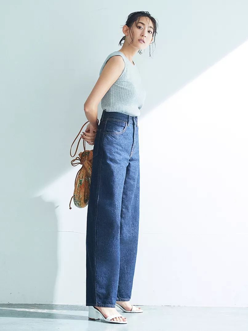 优衣库宽腿廓形牛仔裤搭配,优衣库显腿长的裤子