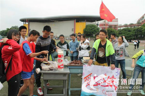 三名中学生拾金不昧,三中校园拾金不昧好人好事报道