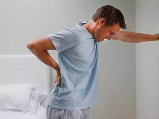 周杰伦强直性脊柱炎怎么治好的,周杰伦是哪一年得的强直性脊柱炎