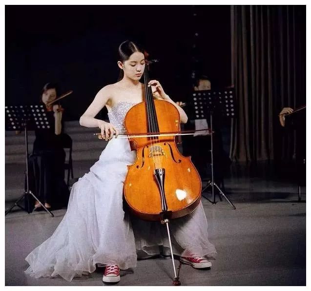 竟然超过大幂幂，欧阳娜娜成为最新带货王