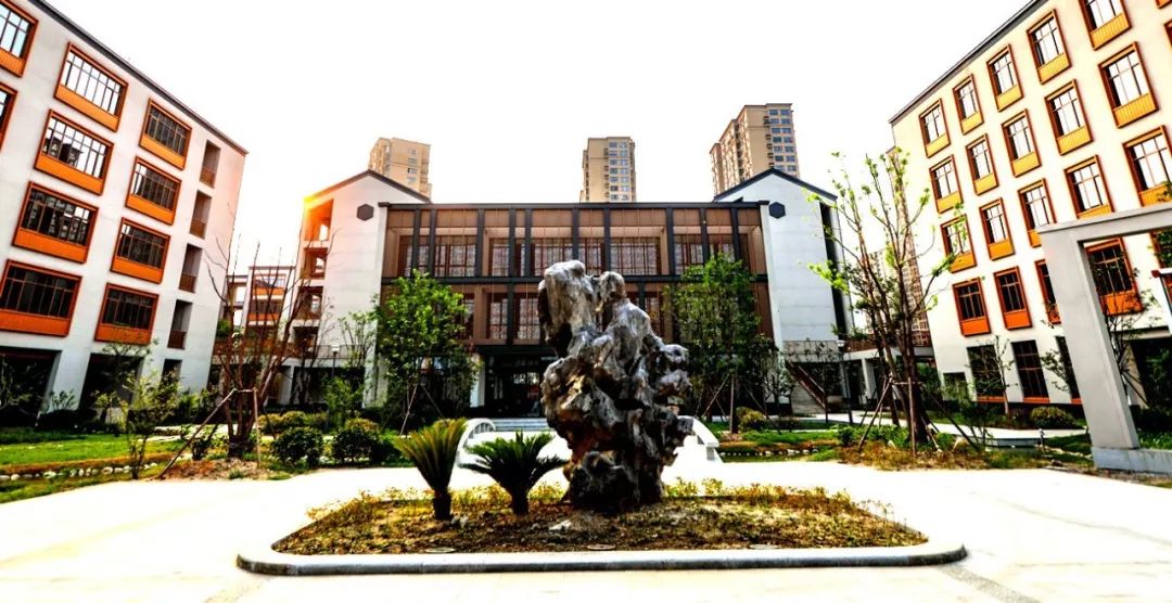 今年秋季，城北半山这所新中学投用！江南书院风！实景探营图发布