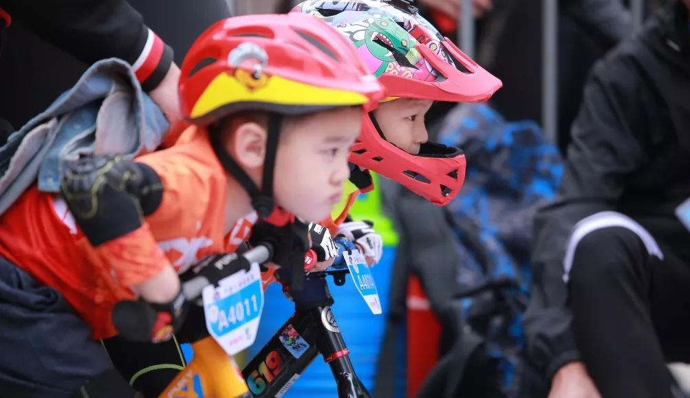 全城招募小骑士丨萌娃平衡车间的“速度与激情”!个人竞速、亲子趣味、团队接力...