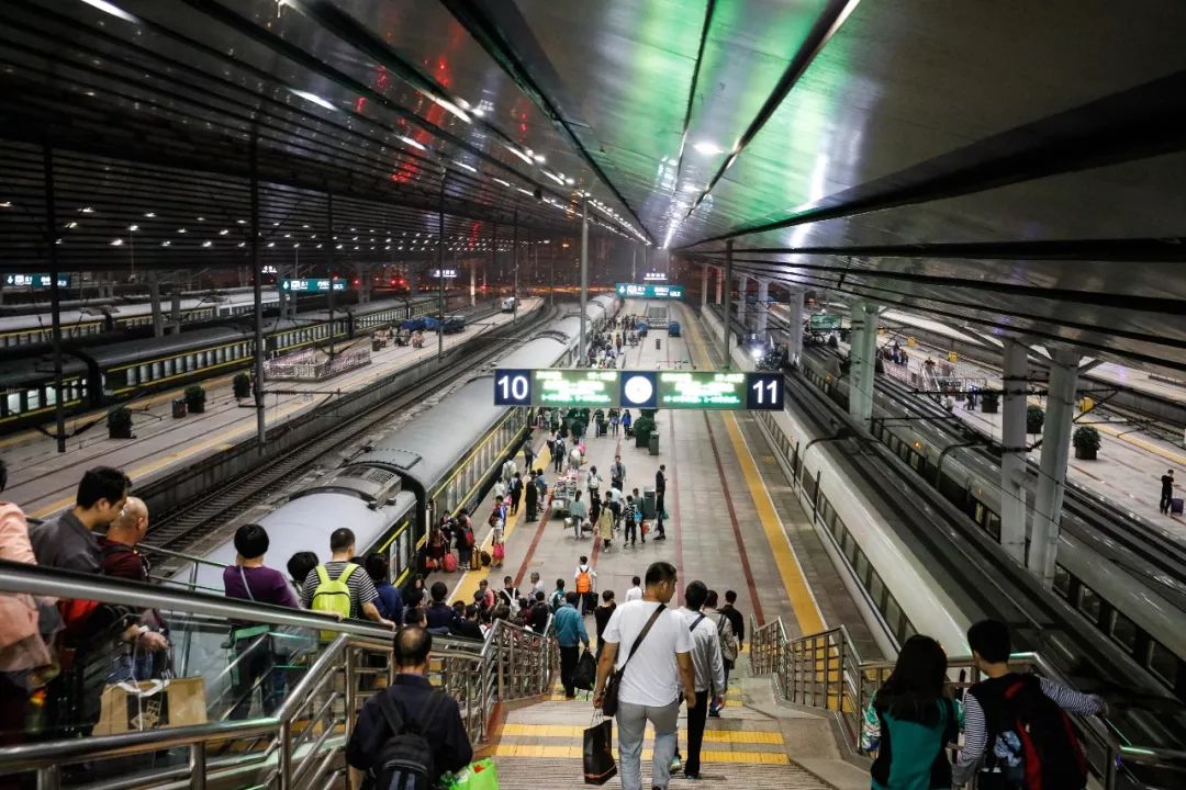 国庆假期火车票9月17日开售,中秋国庆假期部分方向火车票紧俏