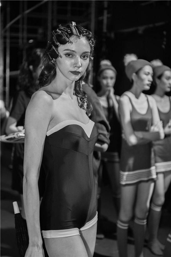 百年经典泳装点亮水立方,jantzen羊毛泳衣