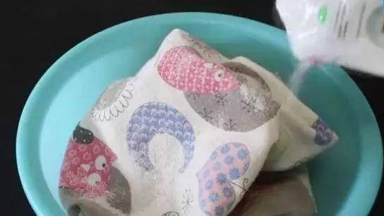 床单旧了上面黄色点怎么处理,床单被罩发黄有什么解决的方法