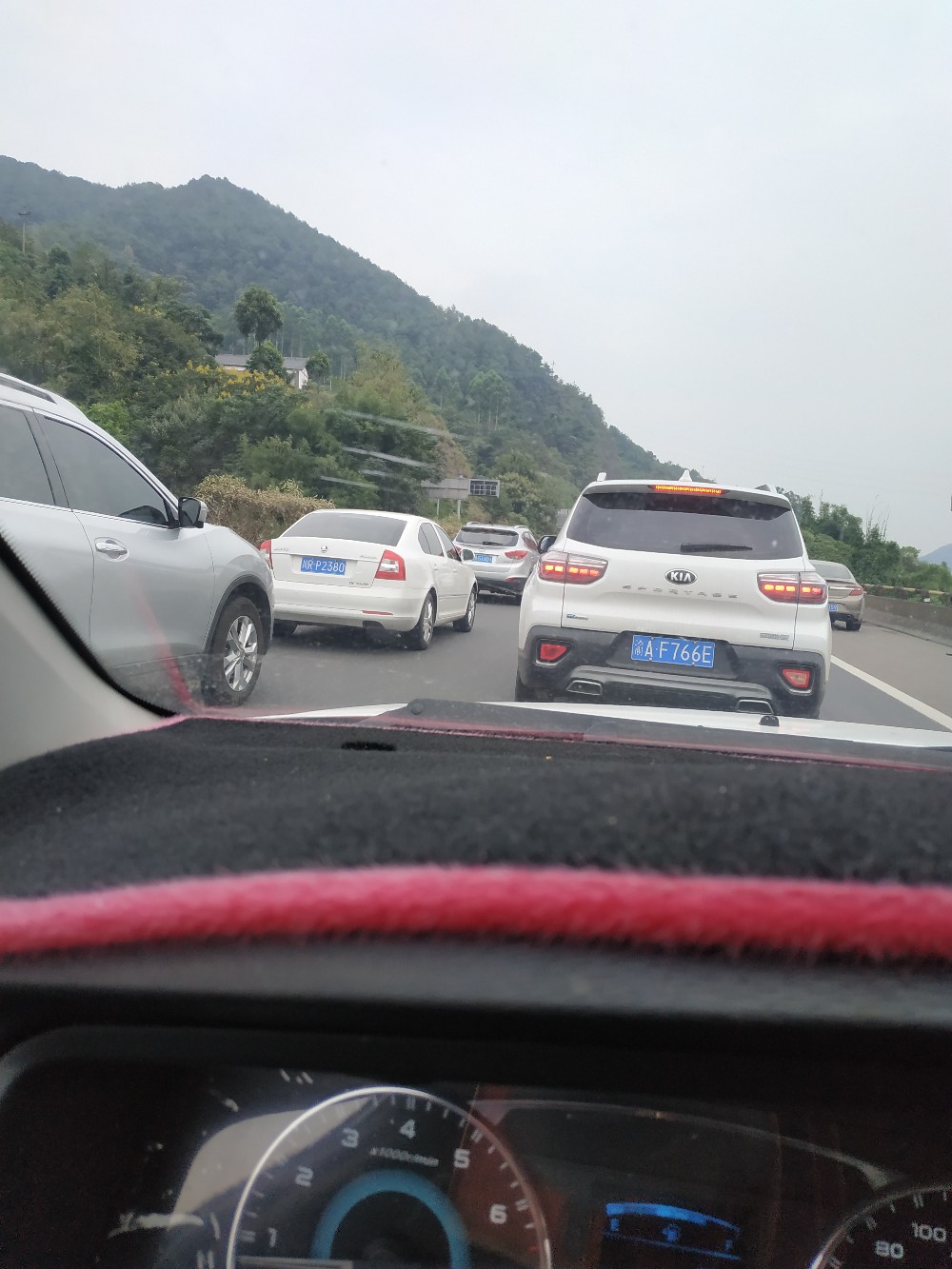 如何把握钓鱼时间,一天钓鱼最好时间段是中午吗