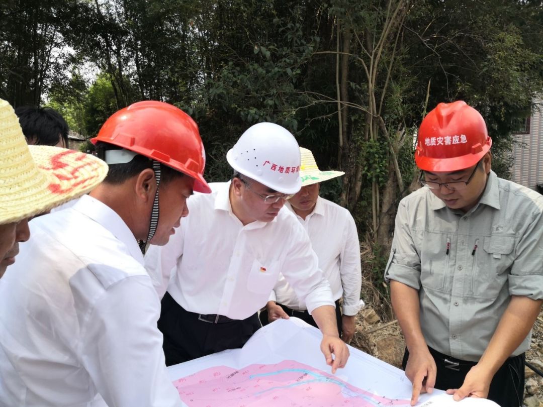要闻|陈建军到全州县龙水镇全佳村委井门前村地质灾害成功预警避险点调研