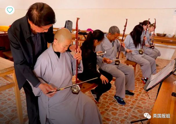 外国人在少林寺的日常训练,三个外国人来中国少林寺学武