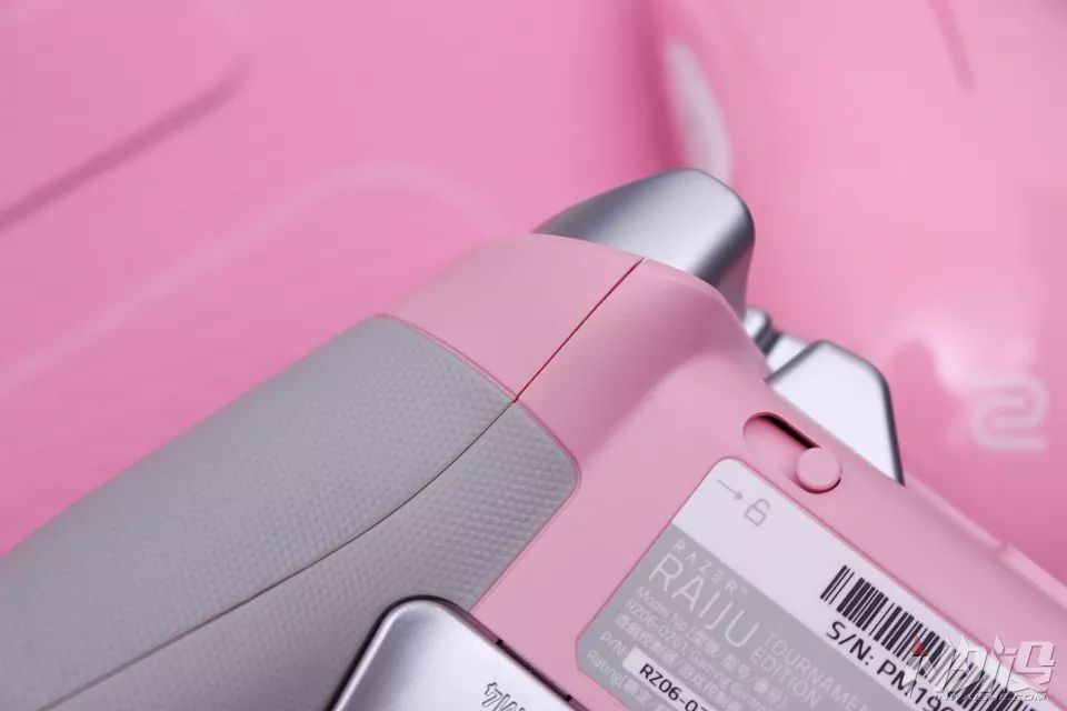 雷蛇razer游戏手柄测评,razer雷蛇飓兽竞技版ps4手柄