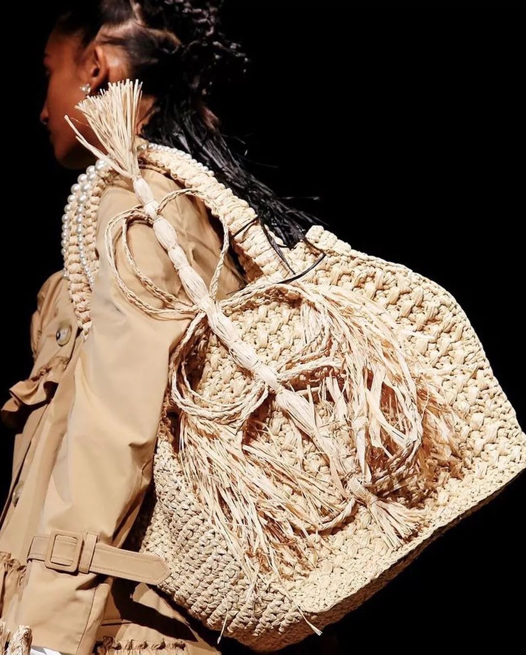 丝绸吊带长裙巴黎时装周,simonerocha泡泡裙