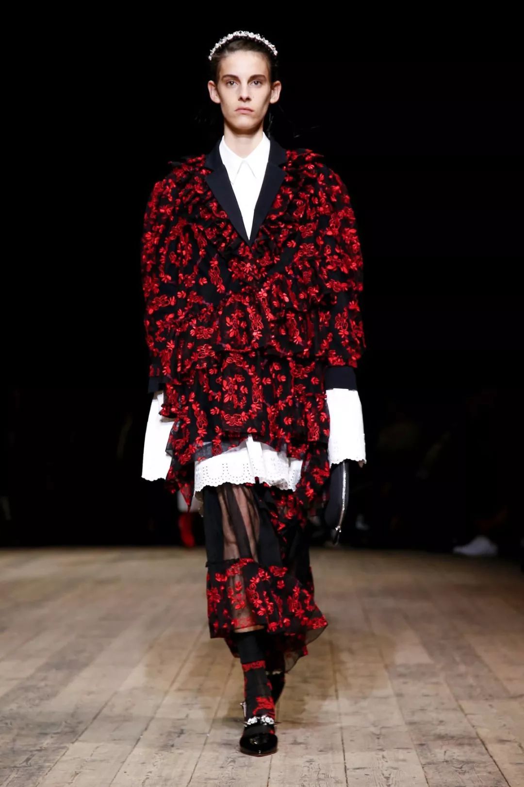 丝绸吊带长裙巴黎时装周,simonerocha泡泡裙