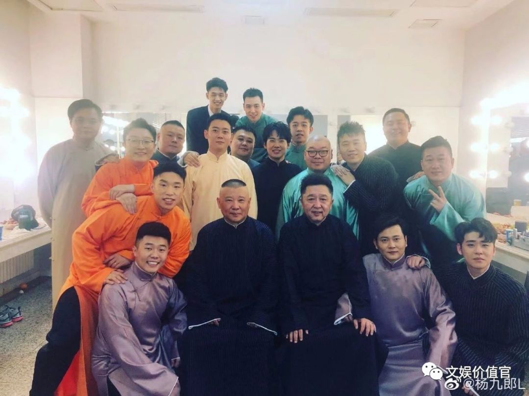 创星、捧星、毁星…揭“饭圈经济体“新玩法