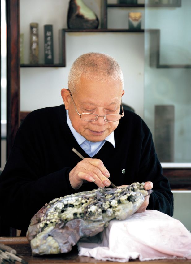 倪东方的“荒唐人生”：惜石如命，刻石入魂丨藏拍人物