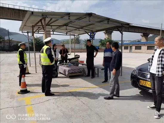 交警大队开展交通安全进驾校宣传,交警大队进社区开展交通安全宣传