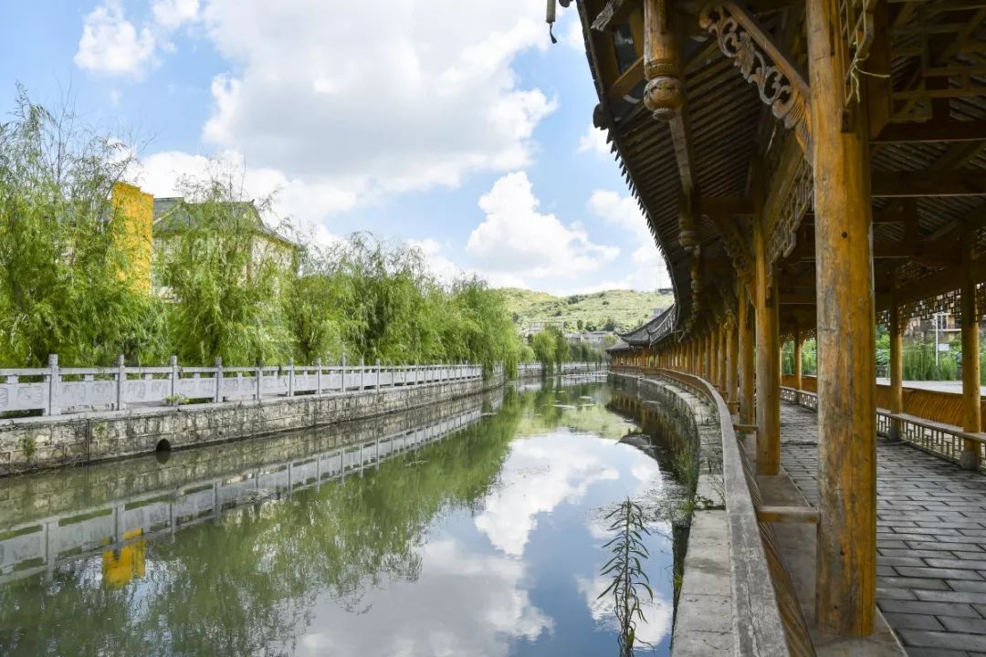 周末陪家人游大自然,周末陪家人到郊外游玩