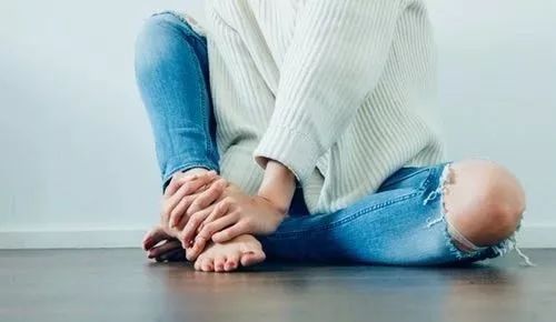 30岁以后吃什么钙片对骨关节好,氨糖软骨素钙片对骨关节有影响吗