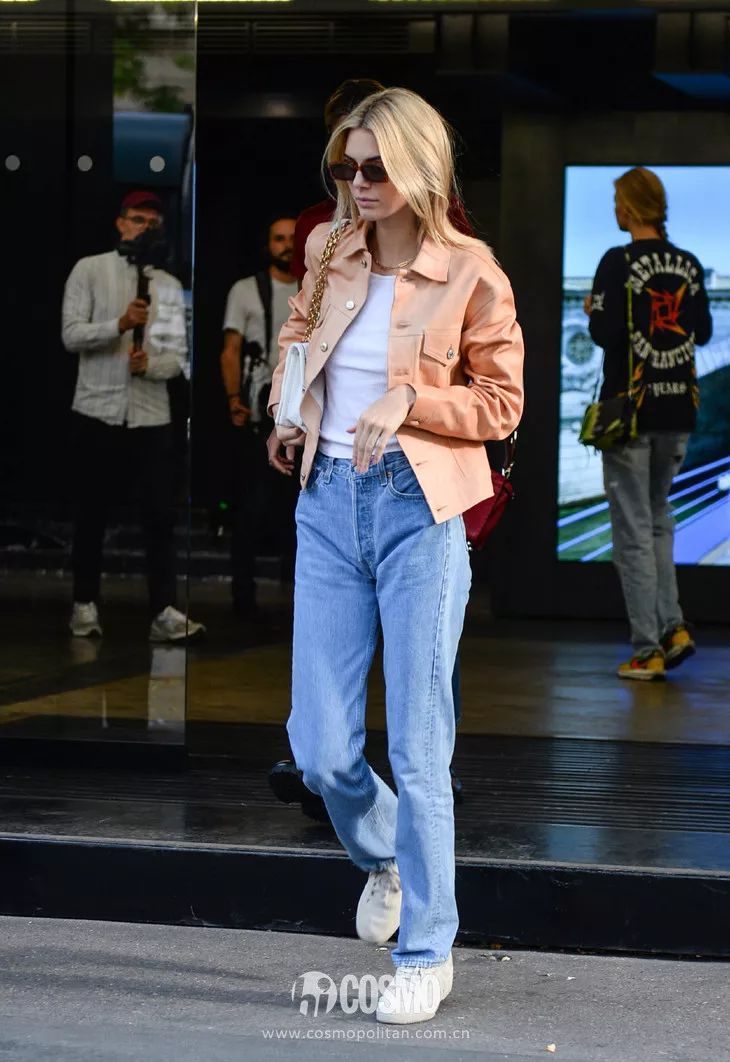 泫雅争议,泫雅掀短袖引起争议