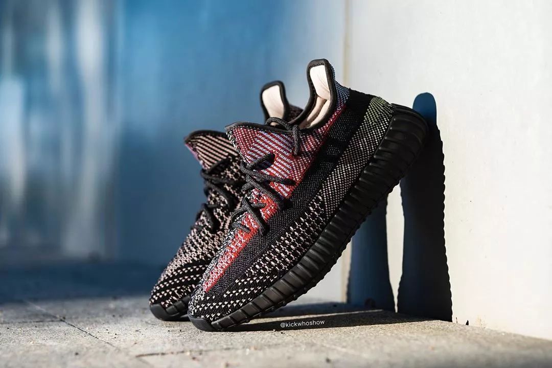yeezy350黑红搭配,yeezy350v2荧光绿非反光评测