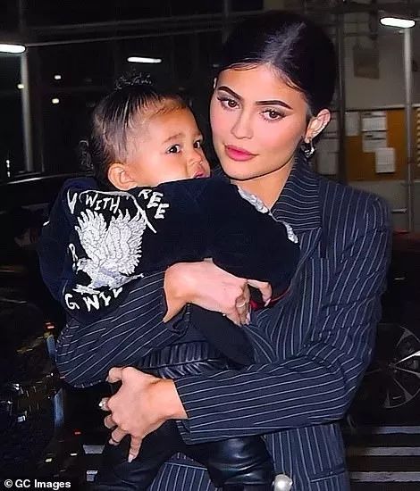 卡戴珊家族五大萌娃 (卡戴珊家族到底是怎么养孩子的)