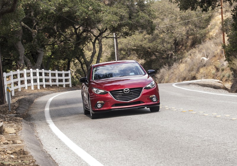 次世代mazda3昂克赛拉红色婚车队,2021款次世代马自达3白色昂克赛拉