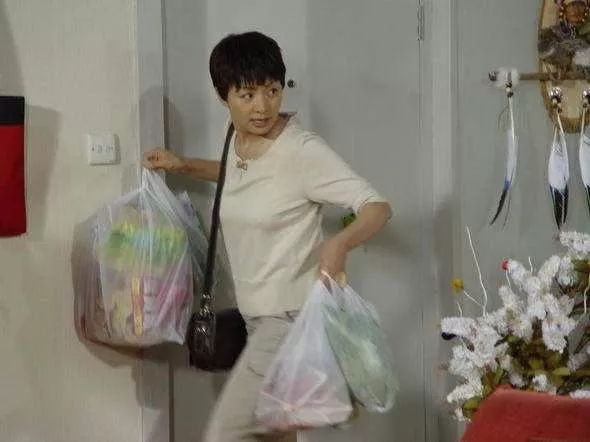 给父母惊喜的尴尬瞬间,当代家庭大型尴尬现场给爸妈送礼