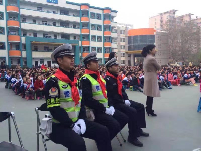 交警中队召开缓堵保畅部署会,交警减量控大缓堵保畅