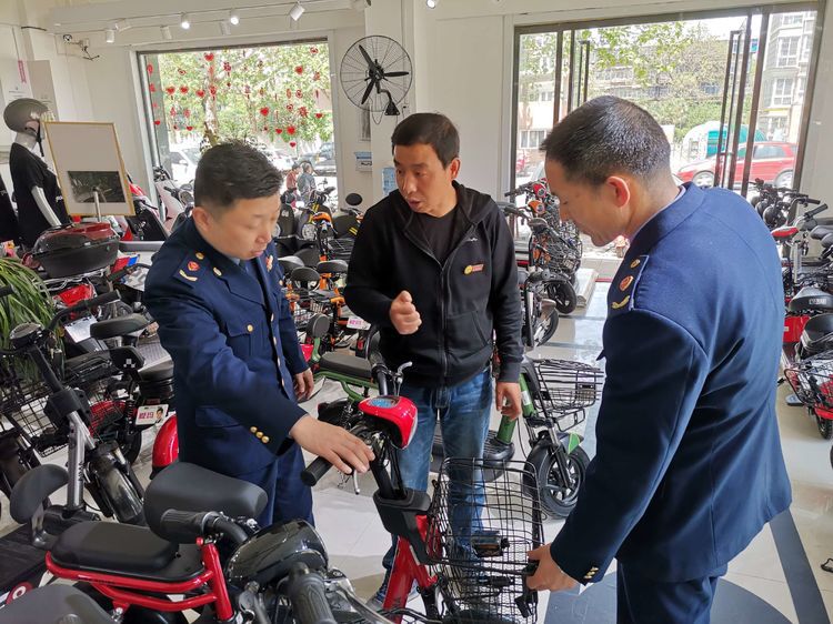 交警中队召开缓堵保畅部署会,交警减量控大缓堵保畅