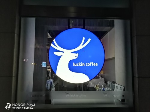 谁才是千元之内的拍照王者荣耀Play3VSRedmiNote8