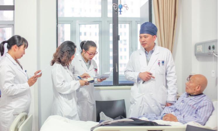 上海市第一人民医院院长邹海东,上海市第一人民医院眼科主治医生