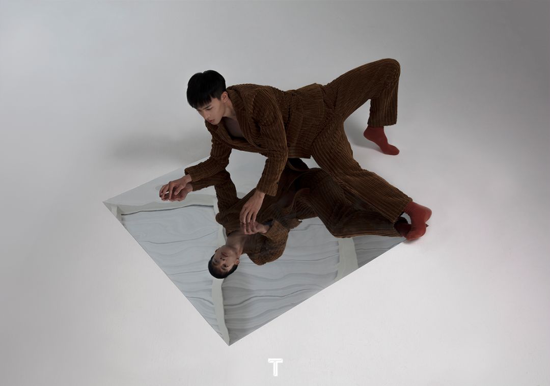 在沙与石共存的环境里，他们任尔东西南北风