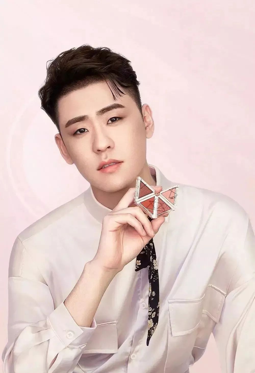 为什么要找男演员代言化妆品？？王一博、沈腾......真的都很灾难啊