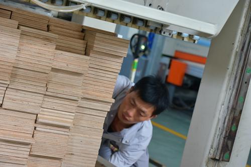 央视记者暗访污染厂,央视记者暗访污染大企业