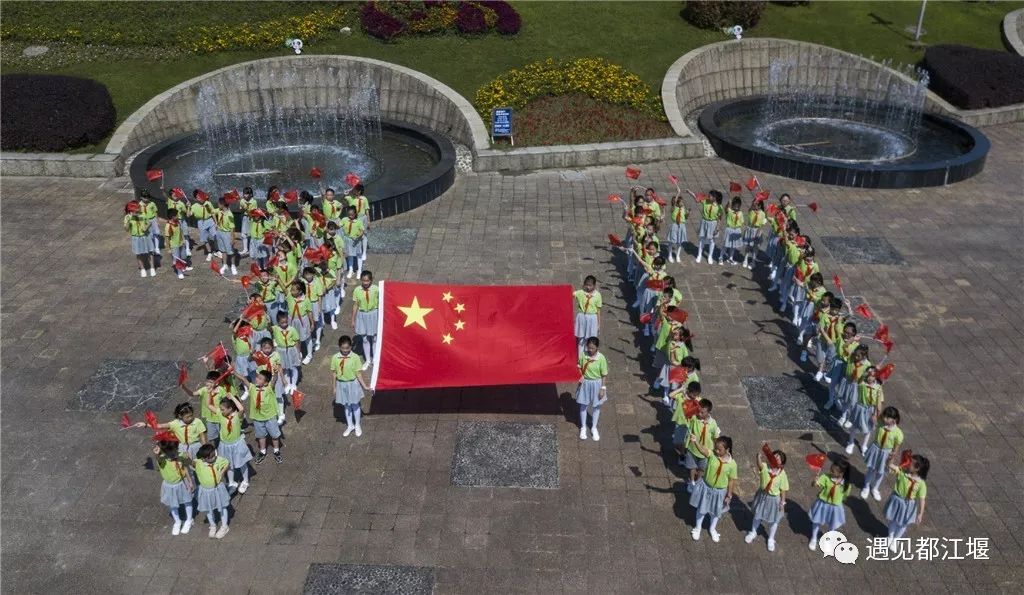 和五星红旗合影九宫格,与五星红旗合影