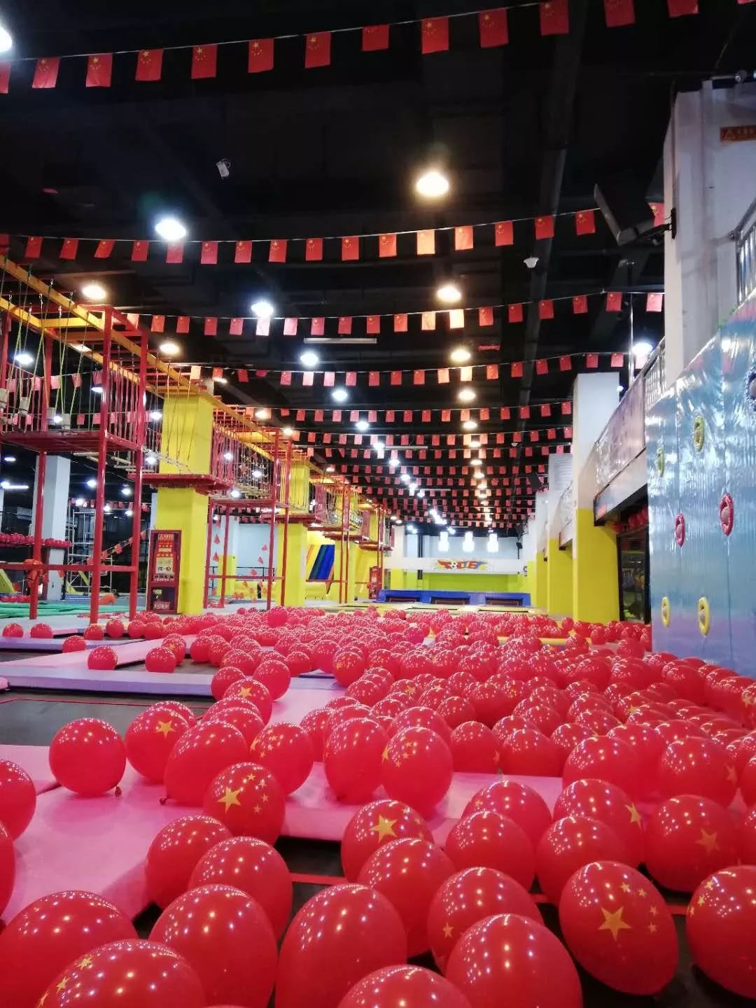 喀什蹦床乐园推荐,喀什鑫锐锋蹦床主题公园