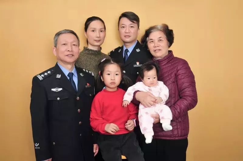 不一样的国庆献礼，福州警宝画出对祖国的爱