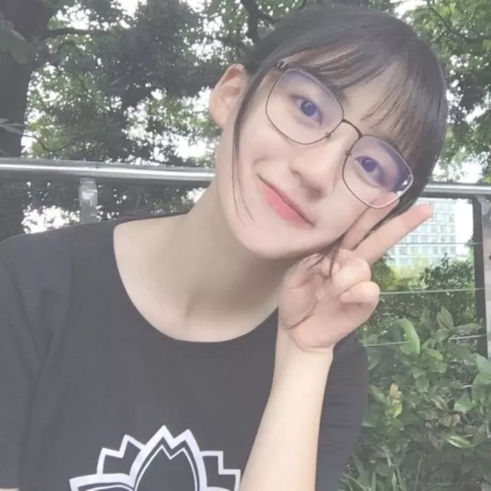 根据你的脸型和眼镜选发型,怎么选择适合自己的发型和眼镜