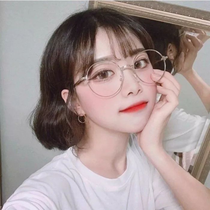 根据你的脸型和眼镜选发型,怎么选择适合自己的发型和眼镜