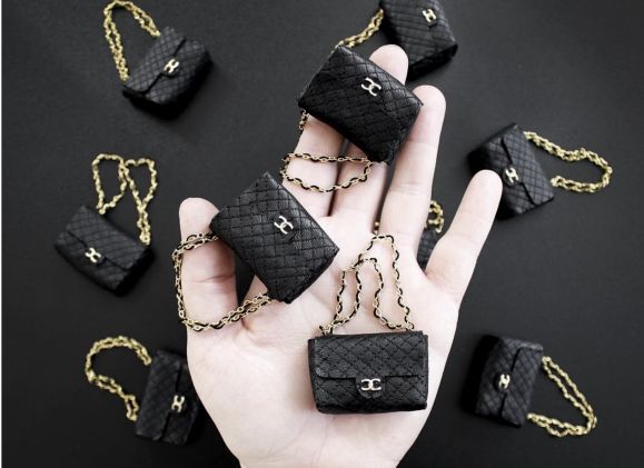 只能塞得下硬币的包、寿司大小的鞋……欢迎来到小人国