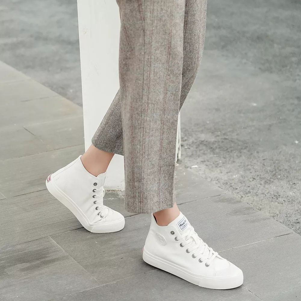 黑色高帮小众原创运动帆布鞋,英伦风低帮帆布鞋推荐