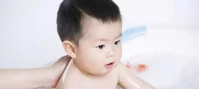 刚满月的小孩突然吓得大哭怎么办,刚百天孩子哭闹