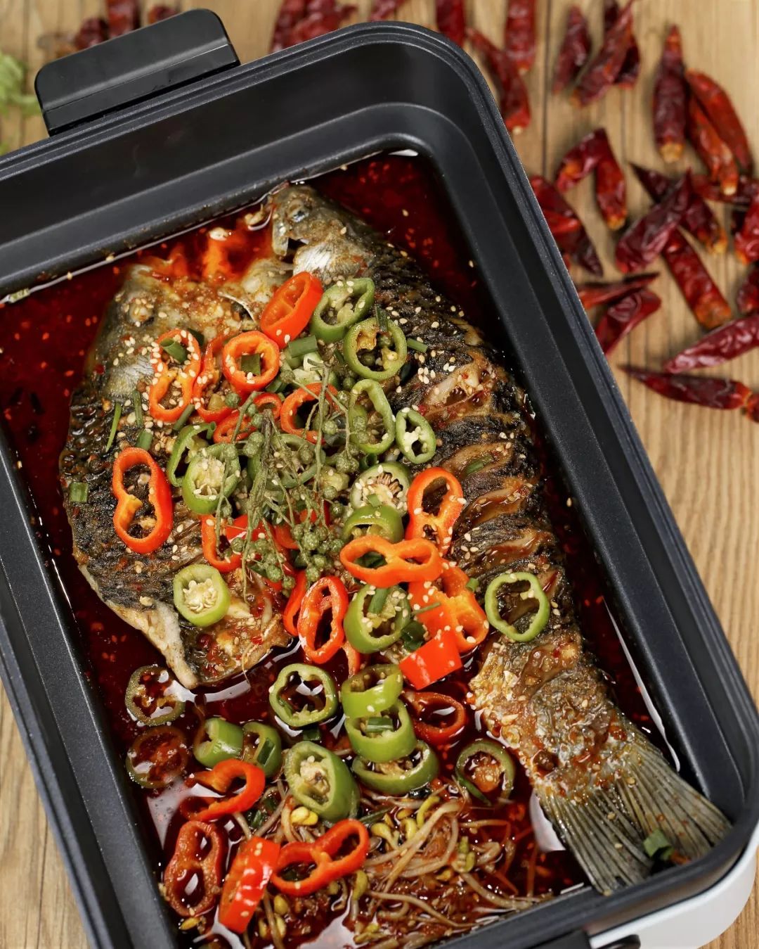 可煎可炒可炖的一款多功能锅,这款多功能锅可蒸可烤可煮