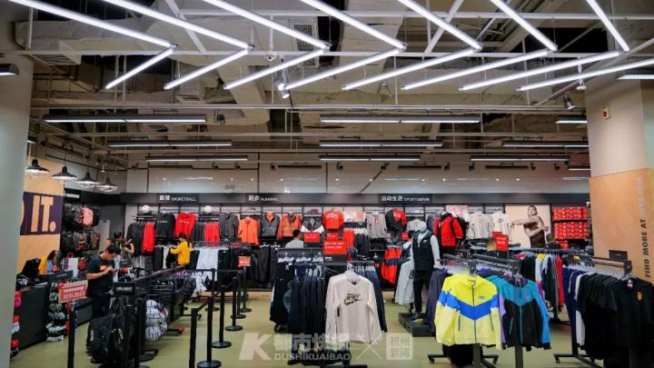 身上穿了假的耐克,阿迪耐克真假穿着体验