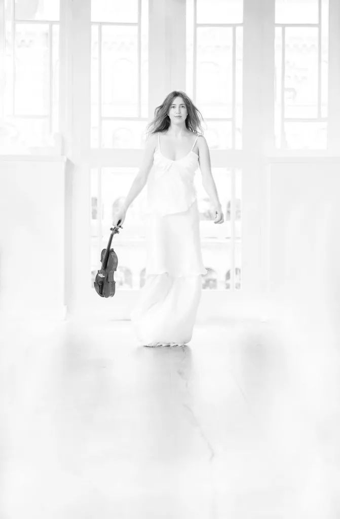 来自挪威的“冰美人”用小提琴“融化了”柏林爱乐