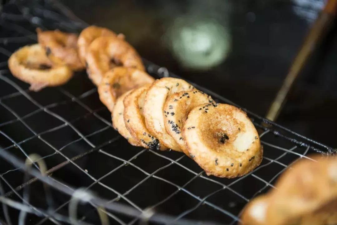 武汉：一碗热干面杀百鬼，一锅豆皮烫神仙