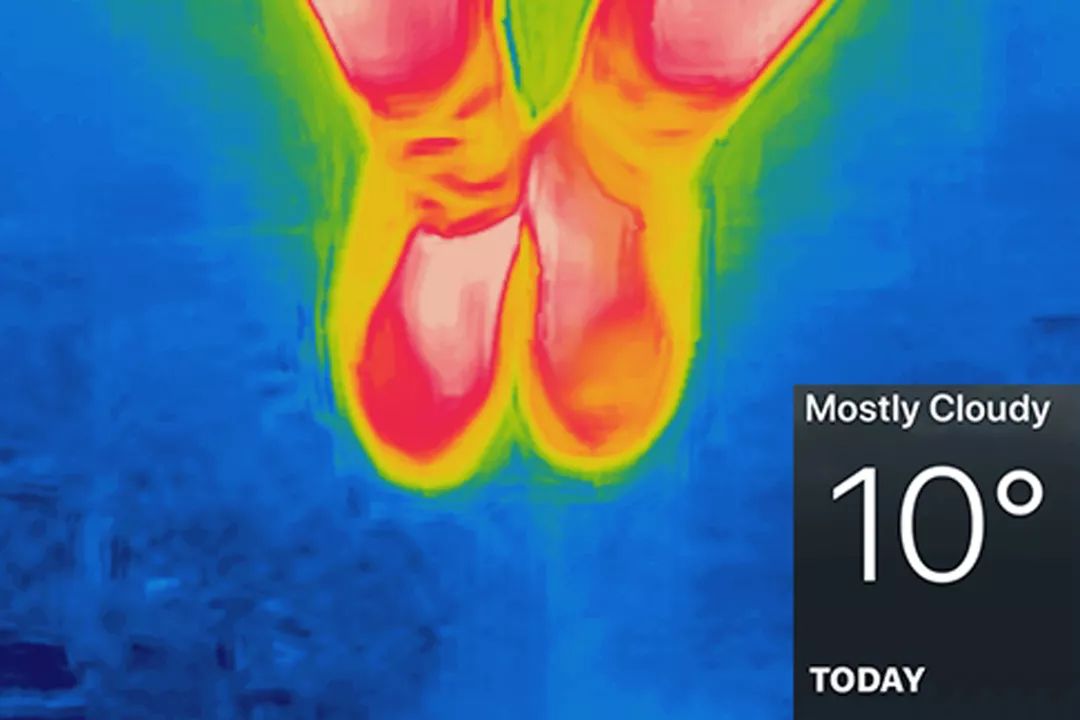 地表Zui强！暴雨蹦迪从不湿还巨暖和！比2个鸡蛋还轻，走8小时一点都不累