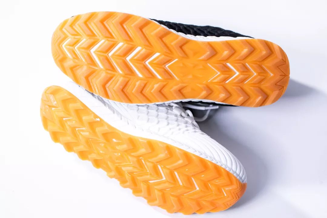 这双运动鞋竟然防水！暴雨大雪都不湿，还巨暖和