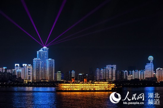 创军人荣耀筑世界和平的英语,展军人风采筑世界和平